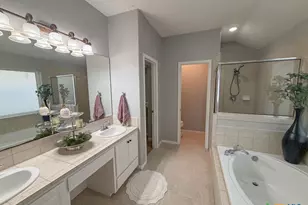 204 Windwood Ln, Victoria, TX 77904 - Photo 11