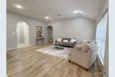 204 Windwood Lane, Victoria, TX 77904 - Photo 5