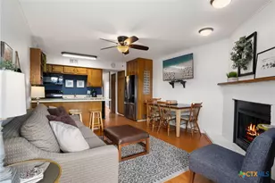 500 N Market Ave, New Braunfels, TX 78130 - Photo 3