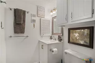 500 N Market Ave, New Braunfels, TX 78130 - Photo 23