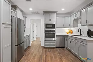 1418 N Wall St, Belton, TX 76513 - Photo 9