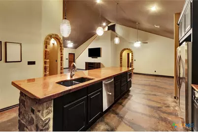 402 Sunset Drive, Edna, TX 77957 - Photo 11