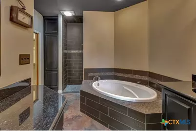 402 Sunset Drive, Edna, TX 77957 - Photo 27