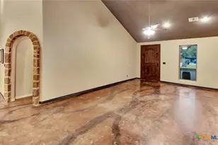 402 Sunset Dr, Edna, TX 77957 - Photo 5