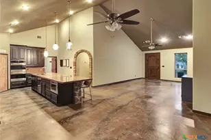 402 Sunset Dr, Edna, TX 77957 - Photo 9