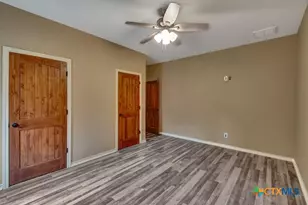 402 Sunset Dr, Edna, TX 77957 - Photo 31