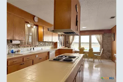 937 Hillcrest Forest, Canyon Lake, TX 78133 - Photo 15