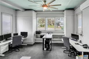 503 S Austin St, Seguin, TX 78155 - Photo 9