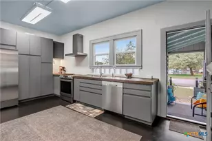 503 S Austin St, Seguin, TX 78155 - Photo 17