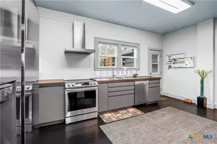 503 S Austin St, Seguin, TX 78155 - Photo 15