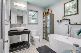 503 S Austin St, Seguin, TX 78155 - Photo 23