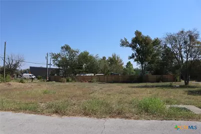 1018 W 1st Street, Taylor, TX 76574 - Photo 5