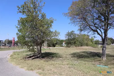 1018 W 1st Street, Taylor, TX 76574 - Photo 9