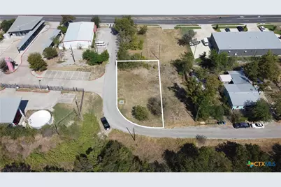 1018 W 1st Street, Taylor, TX 76574 - Photo 11