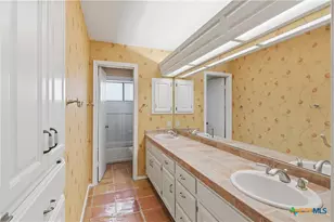 202 Wedgewood, Seguin, TX 78155 - Photo 31