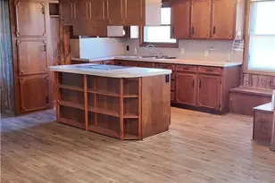 142 W 4th St, Yorktown, TX 78164 - Photo 9