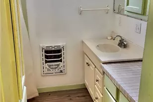 142 W 4th St, Yorktown, TX 78164 - Photo 17