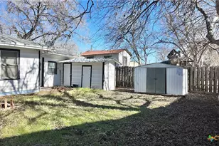 142 W 4th St, Yorktown, TX 78164 - Photo 5