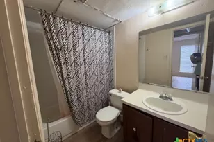 903 S Magnolia Ave, Luling, TX 78648 - Photo 13