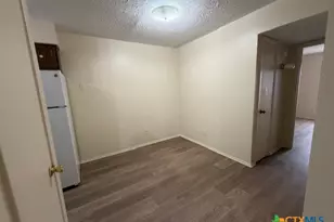 903 S Magnolia Ave, Luling, TX 78648 - Photo 7