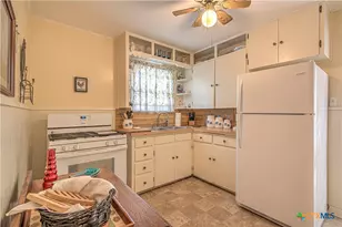 907 S 39th St, Temple, TX 76504 - Photo 15