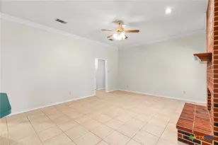 1502 Oak Knoll Ln, Lockhart, TX 78644 - Photo 5