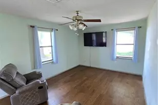 1495 W Bayshore Dr, Palacios, TX 77465 - Photo 13