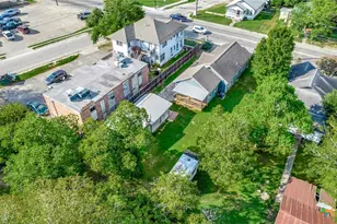 1303 E North St, Victoria, TX 77901 - Photo 3