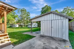 1303 E North St, Victoria, TX 77901 - Photo 27