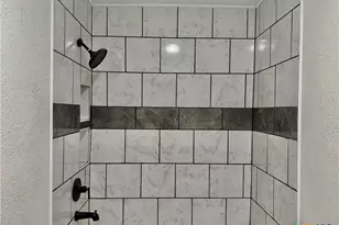 2204 E Colorado St, Victoria, TX 77901 - Photo 9