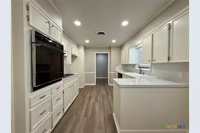 2407 E Airline Road, Victoria, TX 77901 - Photo 9