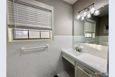 2407 E Airline Road, Victoria, TX 77901 - Photo 31