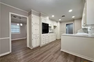 2407 E Airline Rd, Victoria, TX 77901 - Photo 7