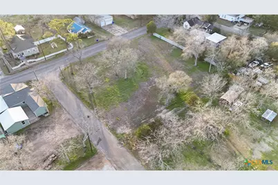 209 Maple St, Yoakum, TX 77995 - Photo 15