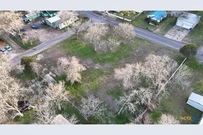 209 Maple St, Yoakum, TX 77995 - Photo 13