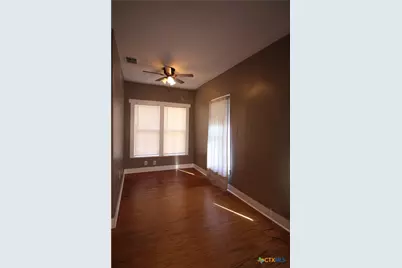 516 E Mountain Street, Seguin, TX 78155 - Photo 9