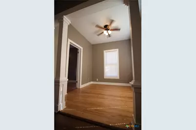 516 E Mountain Street, Seguin, TX 78155 - Photo 7