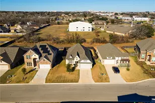 1612 Crooked Tree, Temple, TX 76502 - Photo 3