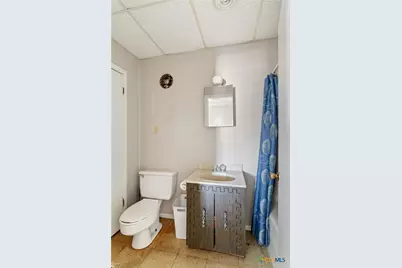 625 S Wells, Edna, TX 77957 - Photo 23