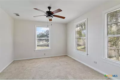 625 S Wells, Edna, TX 77957 - Photo 9