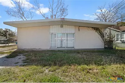 625 S Wells, Edna, TX 77957 - Photo 17