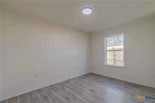 403 Bauer St, Seguin, TX 78155 - Photo 15