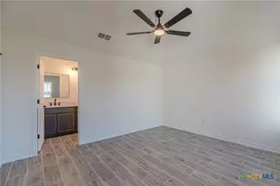 403 Bauer St, Seguin, TX 78155 - Photo 7