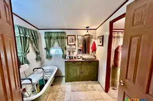 103 Forest View Dr, Victoria, TX 77905 - Photo 11