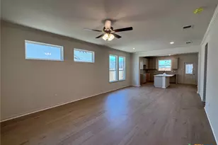 8015 Timber Holw Ln, Temple, TX 76502 - Photo 9