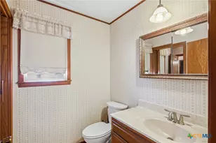 890 State Hwy 95, Yoakum, TX 77995 - Photo 17