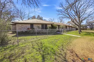 890 State Hwy 95, Yoakum, TX 77995 - Photo 23