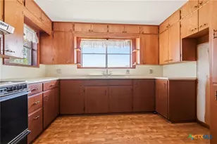 890 State Hwy 95, Yoakum, TX 77995 - Photo 9