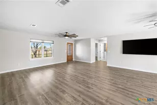 433 W Klein Rd, New Braunfels, TX 78130 - Photo 7