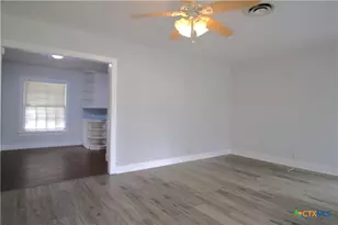 1109 Manor Dr, Victoria, TX 77901 - Photo 3